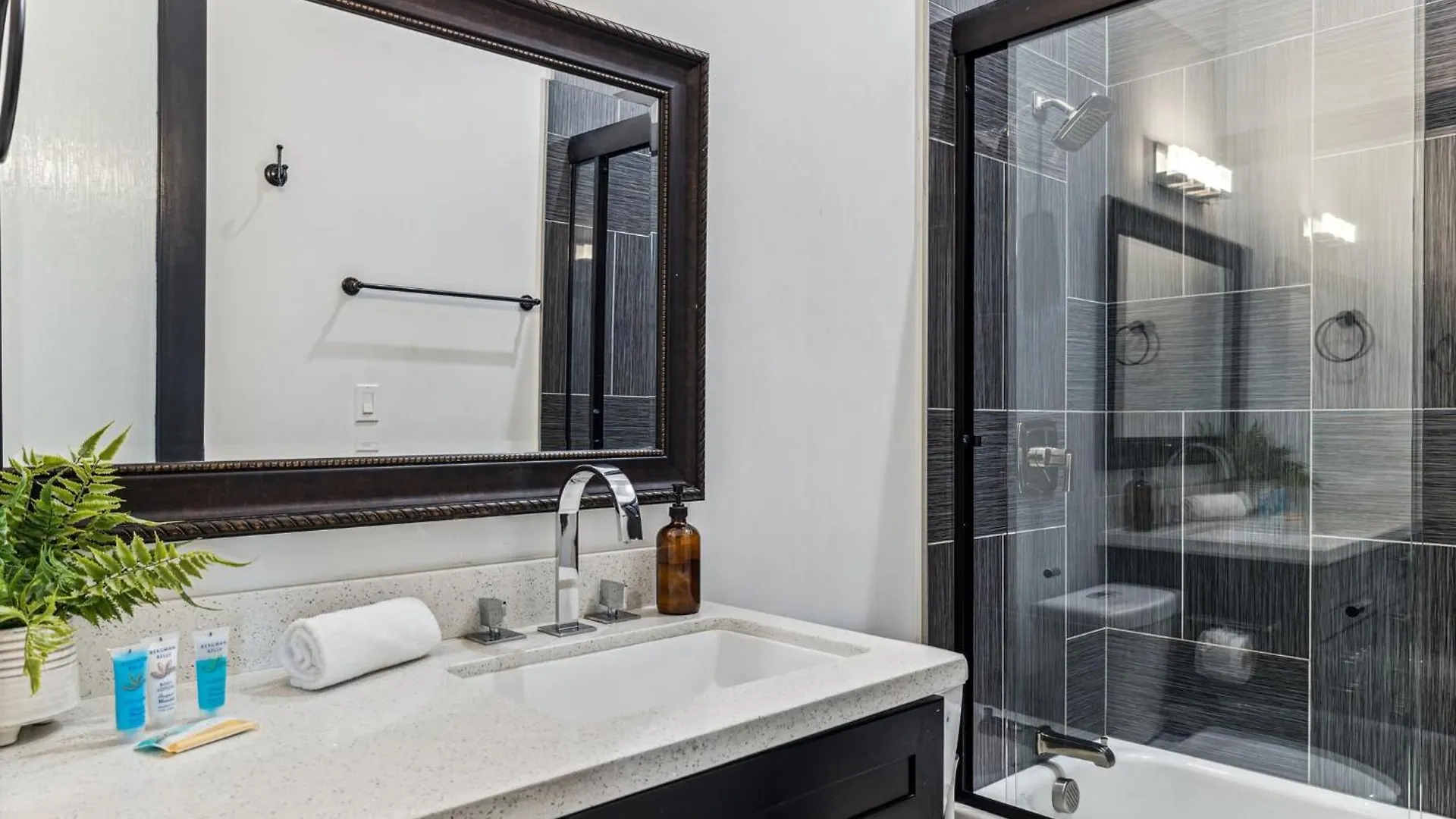 Modern Industrial-Near Old Town Villa Scottsdale Holiday home