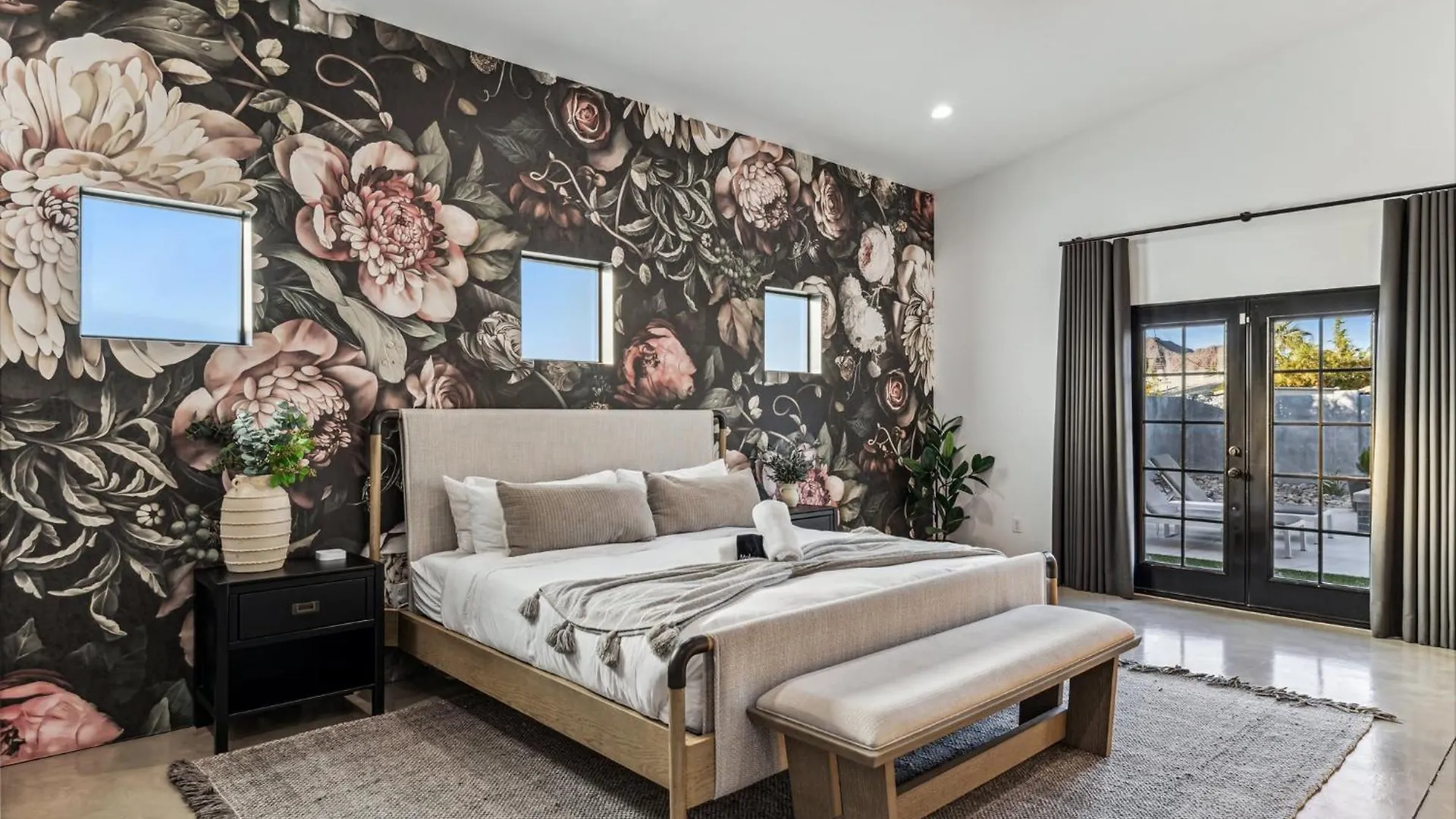 Modern Industrial-Near Old Town Villa Scottsdale